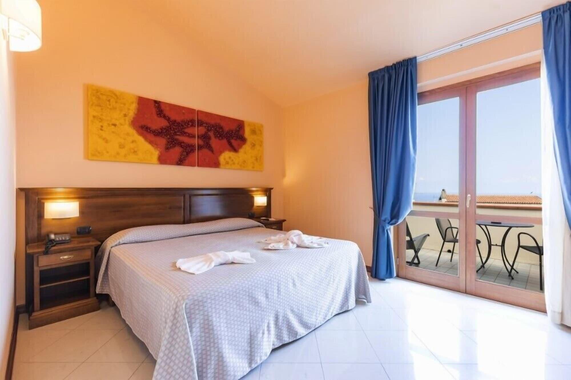 Hotel Tropis Tropea Bagian luar foto